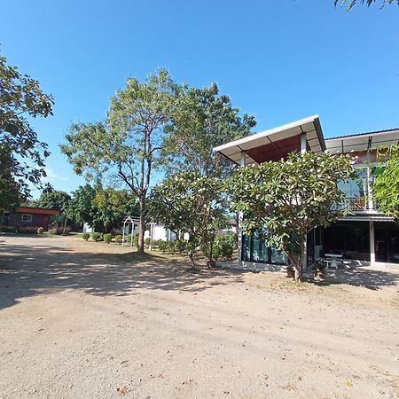Baan Rabiangdao Uthaithani Uthai Thani Exterior foto