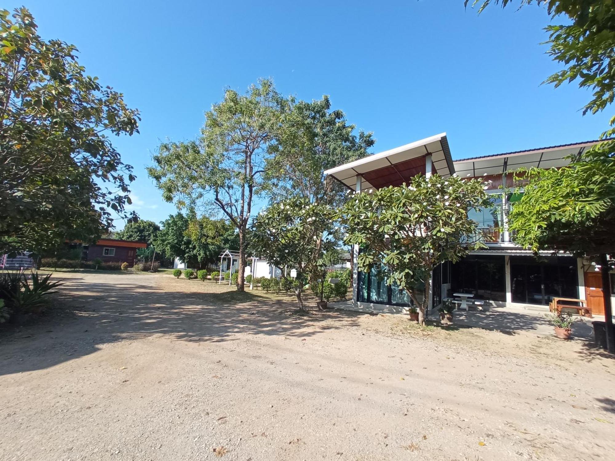 Baan Rabiangdao Uthaithani Uthai Thani Exterior foto